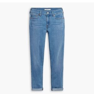 Women’s Boyfriend style Levi’s
